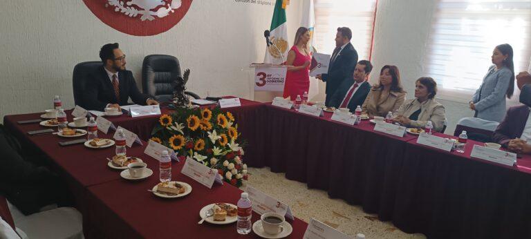 Alcaldesa entrega la glosa de su Tercer informe de Gobierno