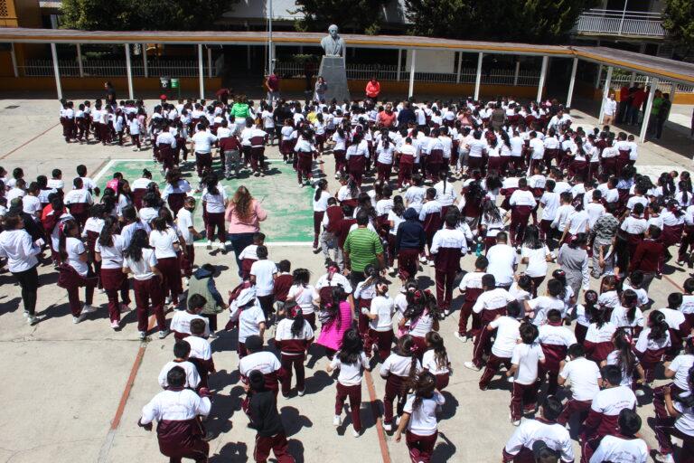Llevan activación física a alumnos de primaria Llevan activación física a alumnos de primaria