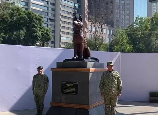 Develan estatua de Proteo en Campo Marte