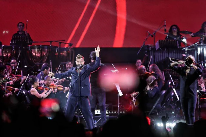 Ricky Martin arma fiesta sinfónica en México