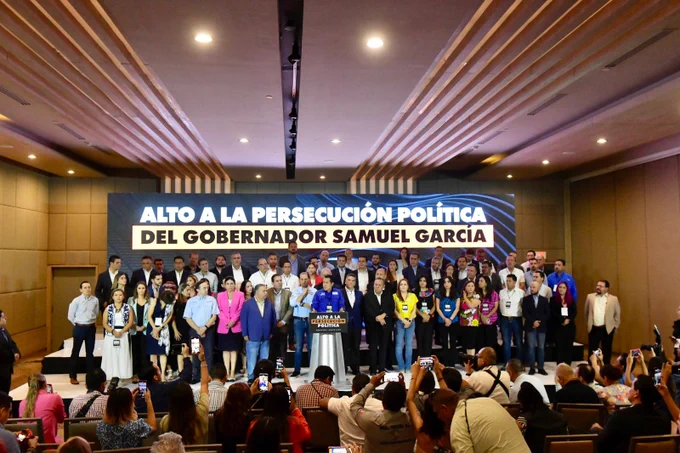 Frente opositor se lanza contra Samuel García