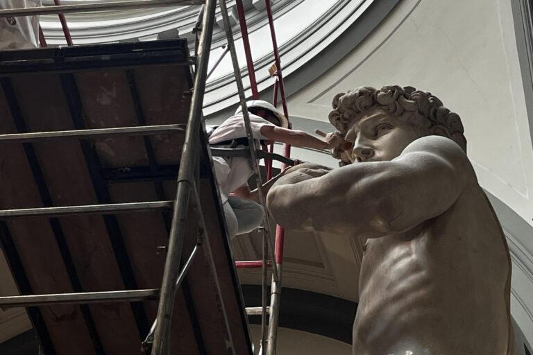 Desempolvando el “David” de Miguel Ángel: una limpieza meticulosa para un icono mundial Desempolvando el “David” de Miguel Ángel: una limpieza meticulosa para un icono mundial
