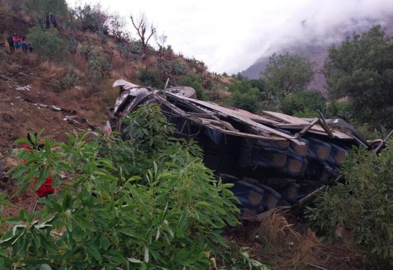 Al menos 24 fallecidos tras la caída de un autobús a un abismo en el sur de Perú Al menos 24 fallecidos tras la caída de un autobús a un abismo en el sur de Perú