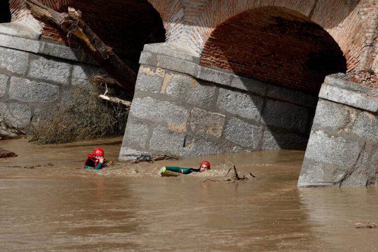 Las fuertes lluvias dejan dos muertos, tres desaparecidos y numerosos incidentes en España Las fuertes lluvias dejan dos muertos, tres desaparecidos y numerosos incidentes en España