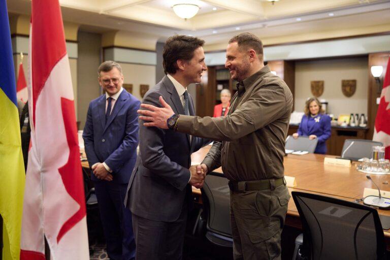 Canadá y Ucrania firman un nuevo acuerdo de libre comercio durante la visita de Zelenski Canadá y Ucrania firman un nuevo acuerdo de libre comercio durante la visita de Zelenski