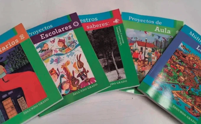 Buscan detener distribución de libros de texto gratuitos Buscan detener distribución de libros de texto gratuitos