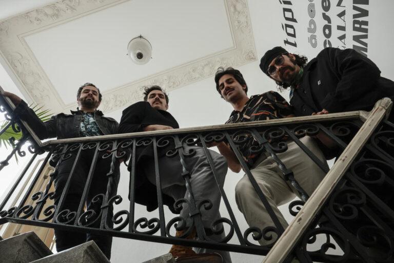 El grupo Enjambre triunfa con “Noches de Salón”, su proyecto acústico con sonidos latinos El grupo Enjambre triunfa con “Noches de Salón”, su proyecto acústico con sonidos latinos