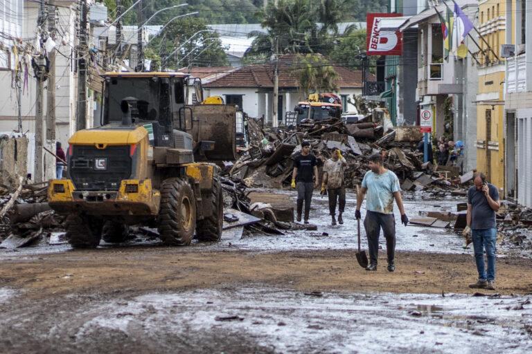 Sube a 46 el número de desaparecidos por las inundaciones en el sur de Brasil Sube a 46 el número de desaparecidos por las inundaciones en el sur de Brasil