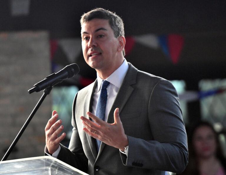 El presidente de Paraguay anuncia que el internet satelital de Starlink llegará al país El presidente de Paraguay anuncia que el internet satelital de Starlink llegará al país