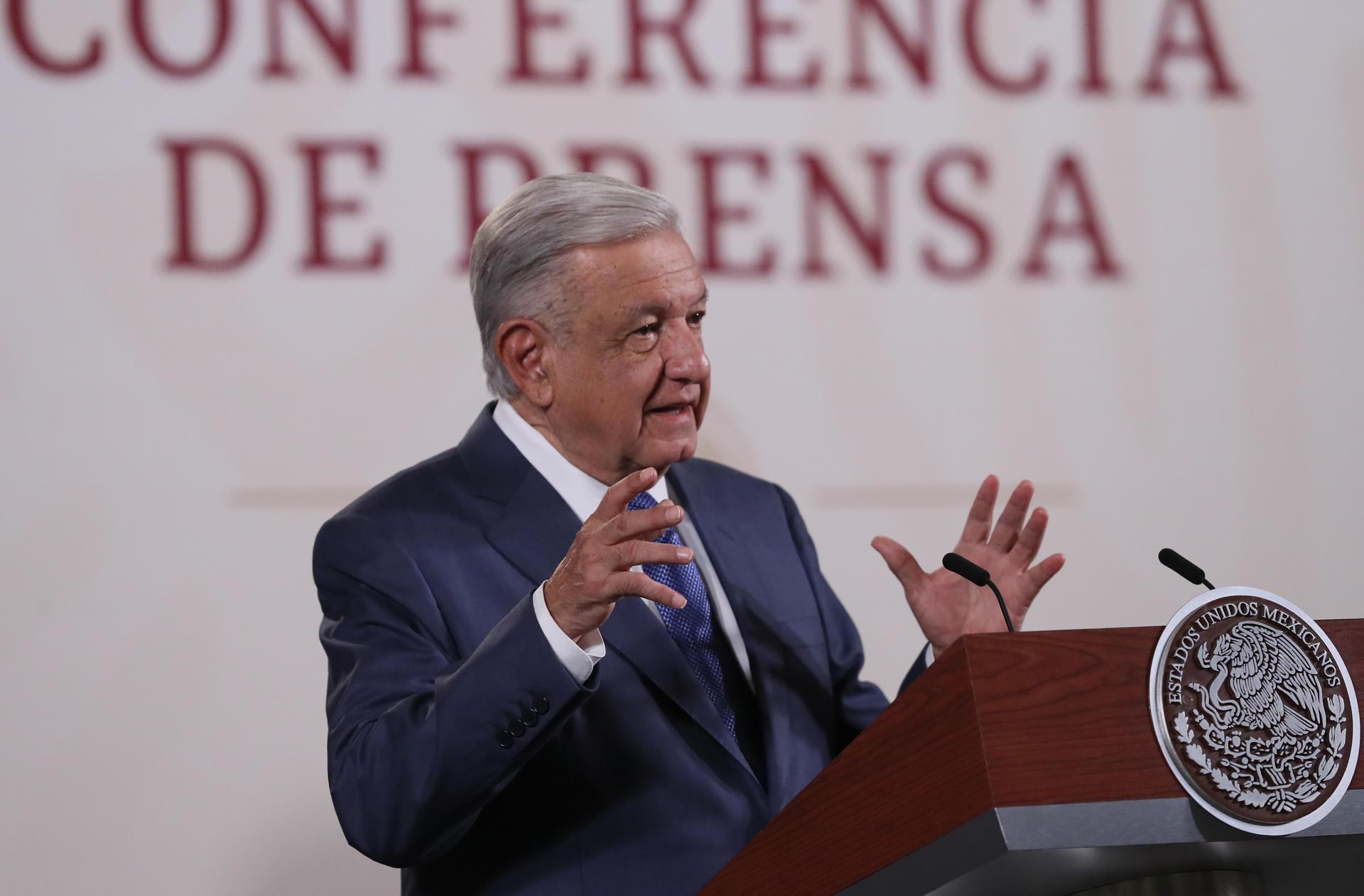 López Obrador promete pronta recuperación de Acapulco ante críticas por respuesta a Otis