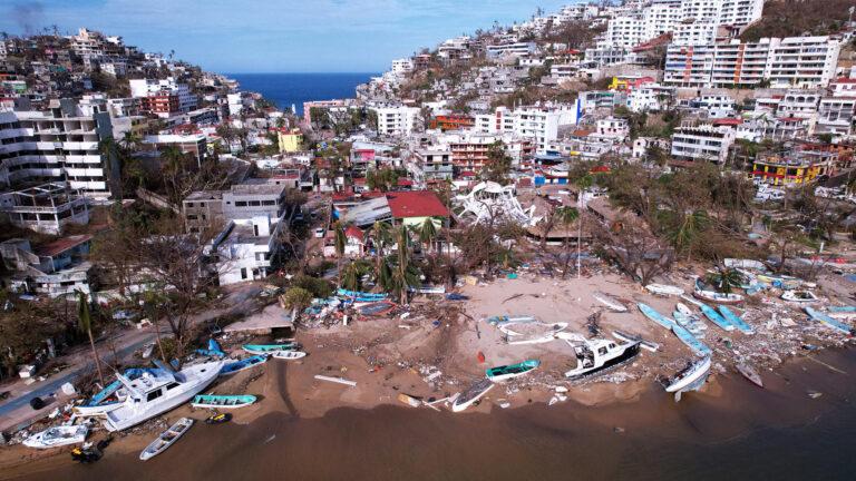 Ejército toma el control en un convulso Acapulco que resiente golpe de Otis con 39 muertos Ejército toma el control en un convulso Acapulco que resiente golpe de Otis con 39 muertos