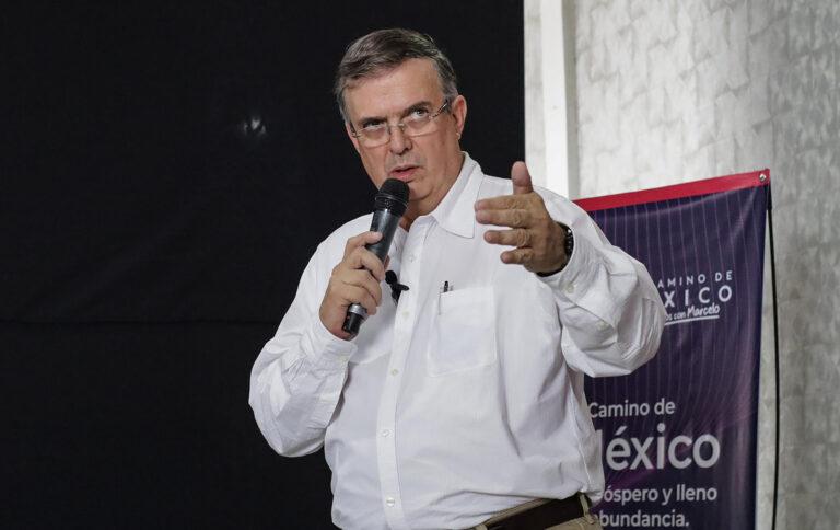 El excanciller Ebrard espera resolución de queja para decidir su futuro político en México