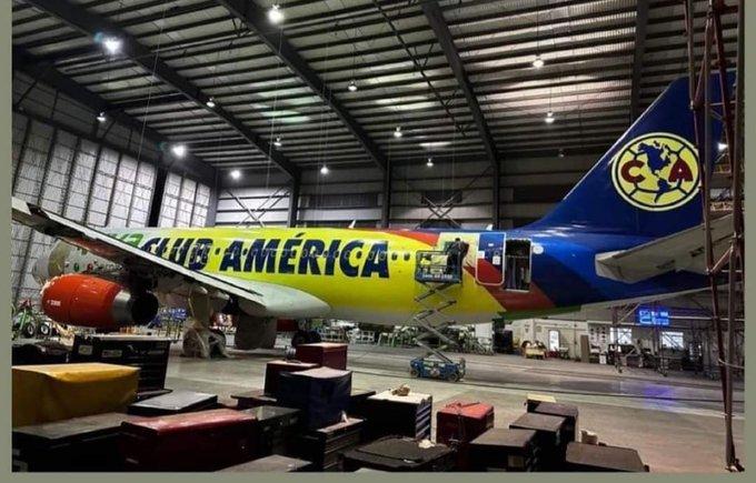 Avión luce con los colores y el escudo del América