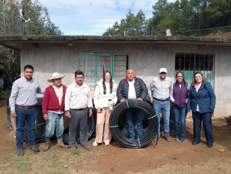 CAAMT entrega poliducto en la comunidad de ojo de agua