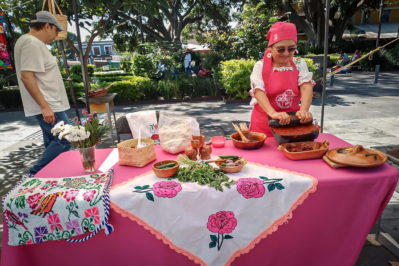 Comida hidalguense da sabor a evento en Morelos