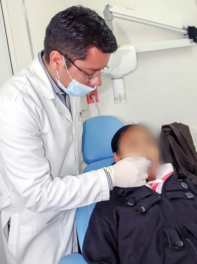 Adolescentes presentan un promedio de 3 a 6 dientes permanentes afectados por caries Adolescentes presentan un promedio de 3 a 6 dientes permanentes afectados por caries