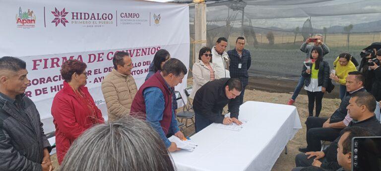 Dona SADER 10 mil plantas de maguey a municipios Dona SADER 10 mil plantas de maguey a municipios