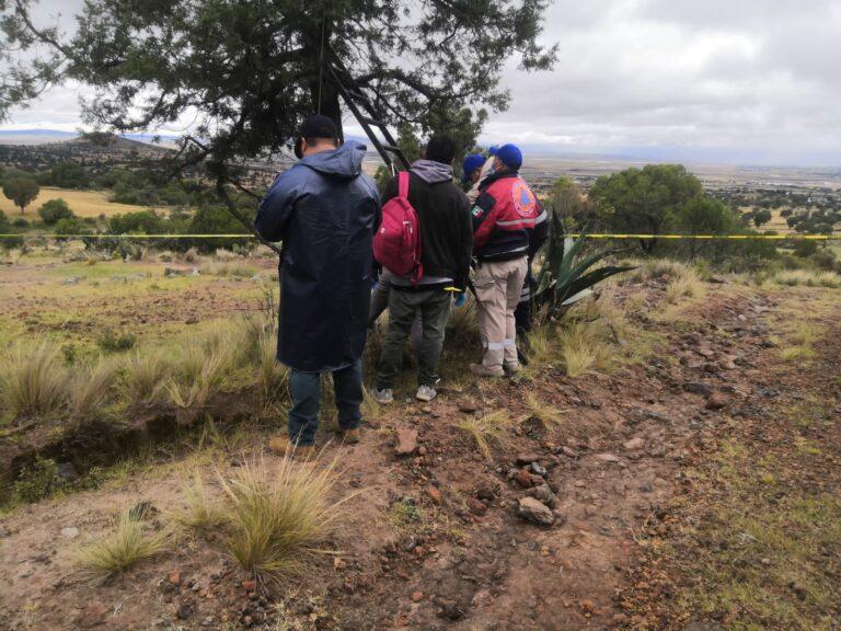 Encuentran a sujeto ahorcado y con huellas de violencia  