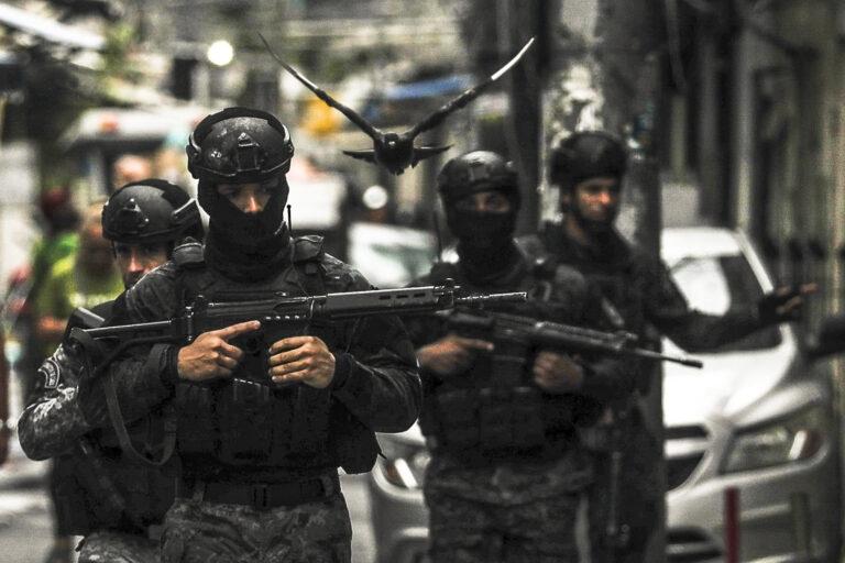 Desplegan un megaoperativo en tres favelas de Río para capturar una centena de criminales Desplegan un megaoperativo en tres favelas de Río para capturar una centena de criminales