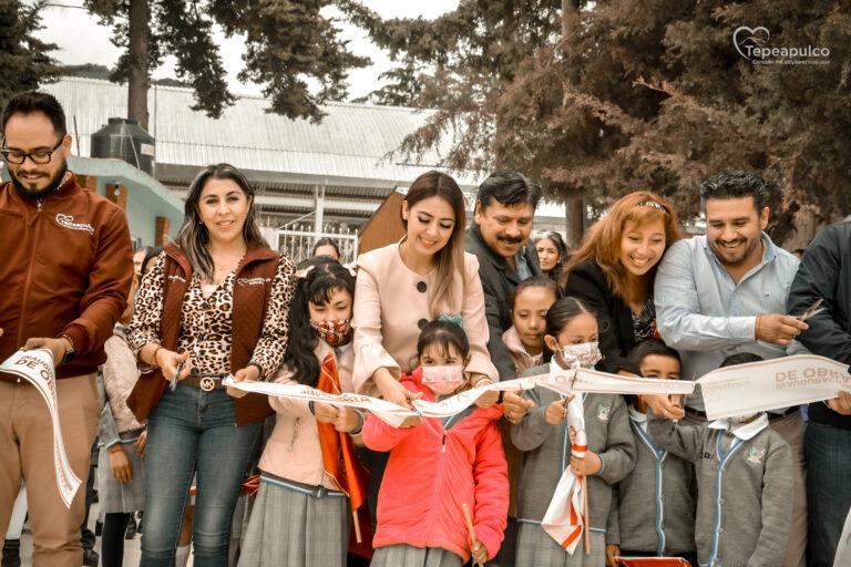 Alcaldesa de Tepeapulco, entrega acceso carretero a escuela primaria Alcaldesa de Tepeapulco, entrega acceso carretero a escuela primaria