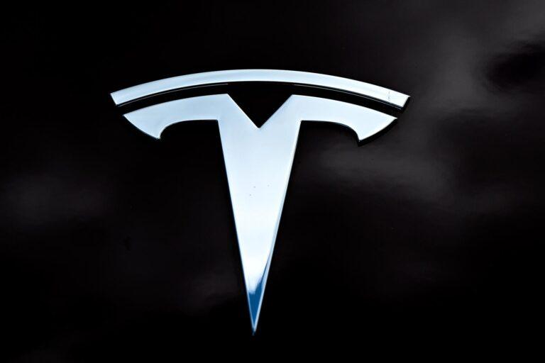 La producción de Tesla se redujo un 10 % en el tercer trimestre