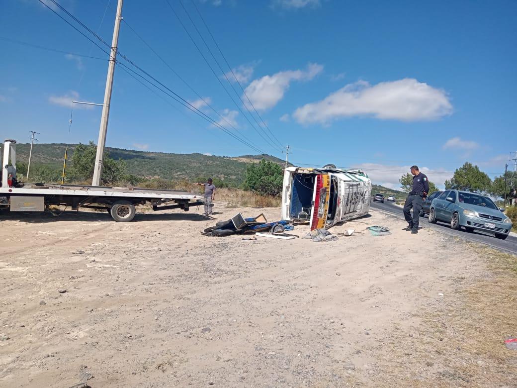 12 heridos en volcadura de transporte público