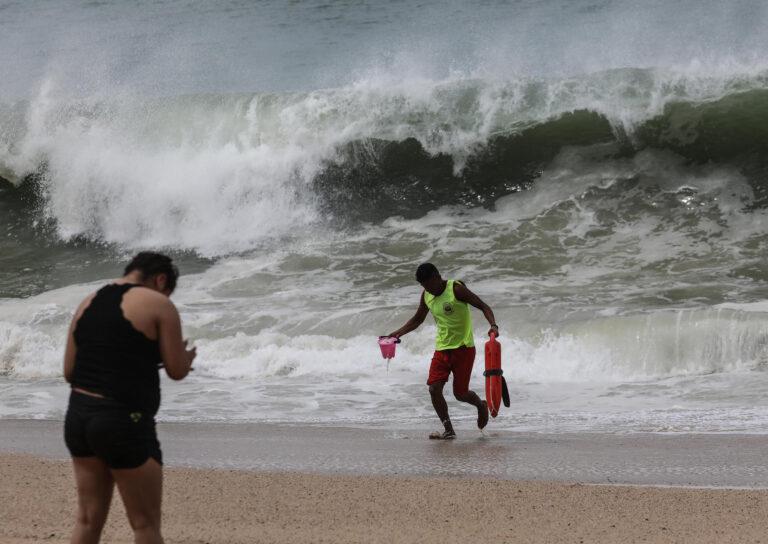 La tormenta Pilar causa lluvias “torrenciales” y oleaje en el sureste de México