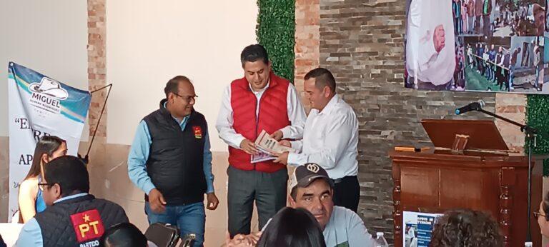 Regidor de Almoloya, presenta informe de labores Regidor de Almoloya, presenta informe de labores
