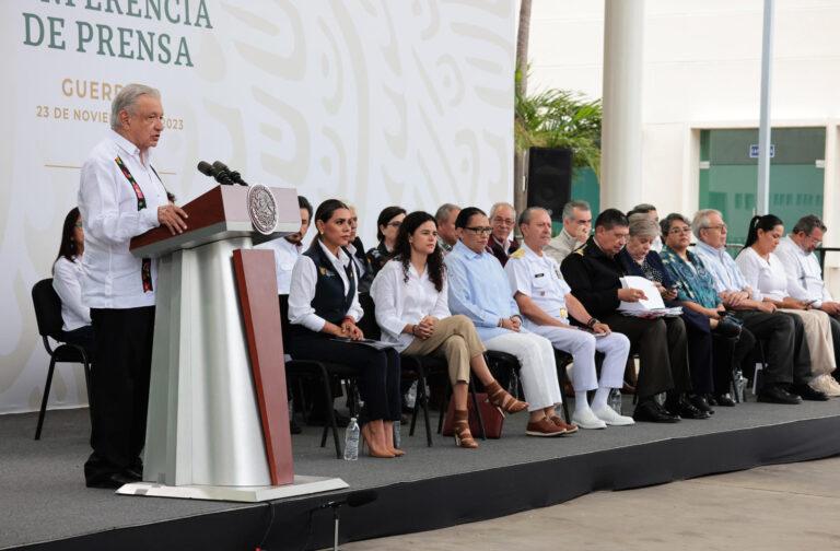 López Obrador promete reconstruir en poco tiempo Acapulco tras Otis en medio de protestas