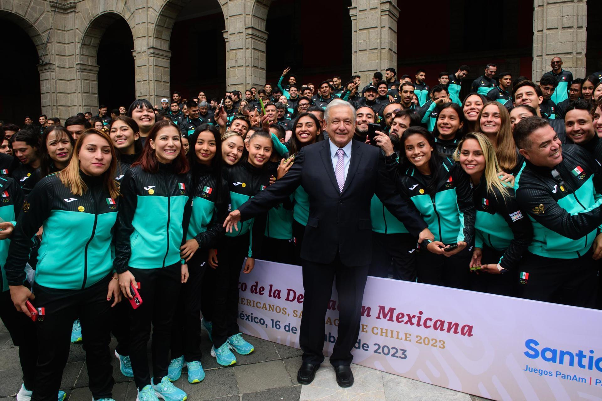 López Obrador celebra los 52 oros de México y su tercer lugar en los Juegos Panamericanos