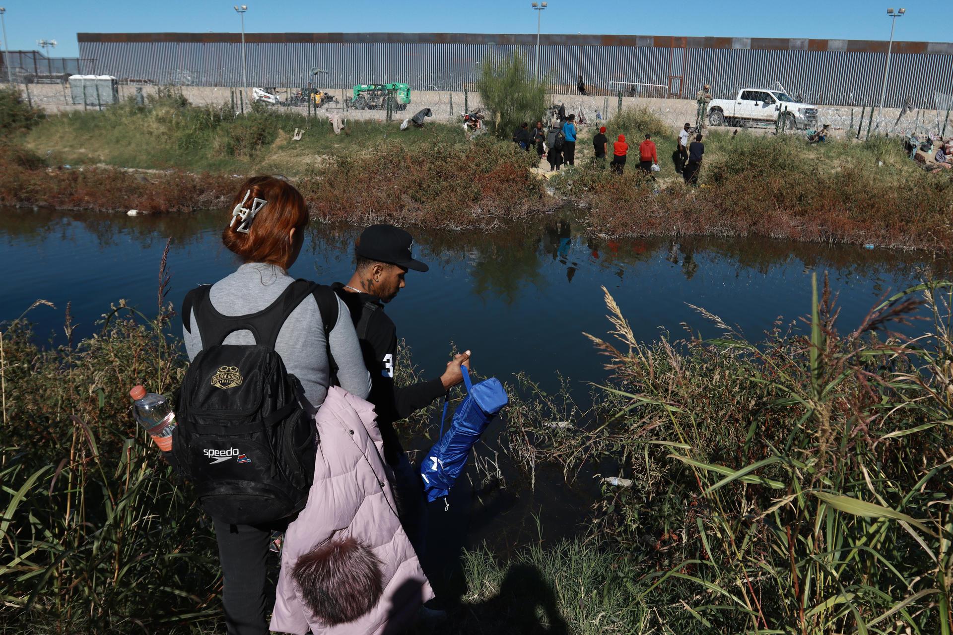 Migrantes de la caravana llegan a la frontera México-EEUU pero afrontan nuevos obstáculos