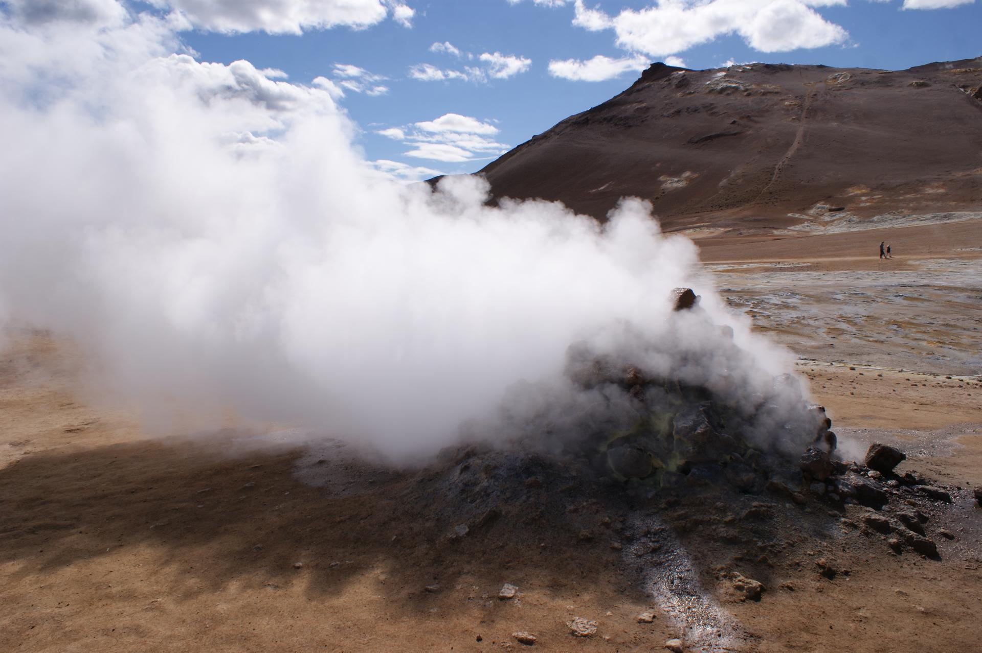 La probabilidad de erupción volcánica sigue elevada, con 700 nuevos terremotos en Islandia