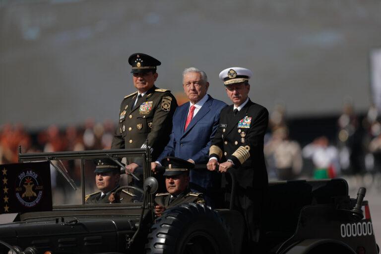 López Obrador reivindica creciente rol del Ejército en aniversario de Revolución Mexicana