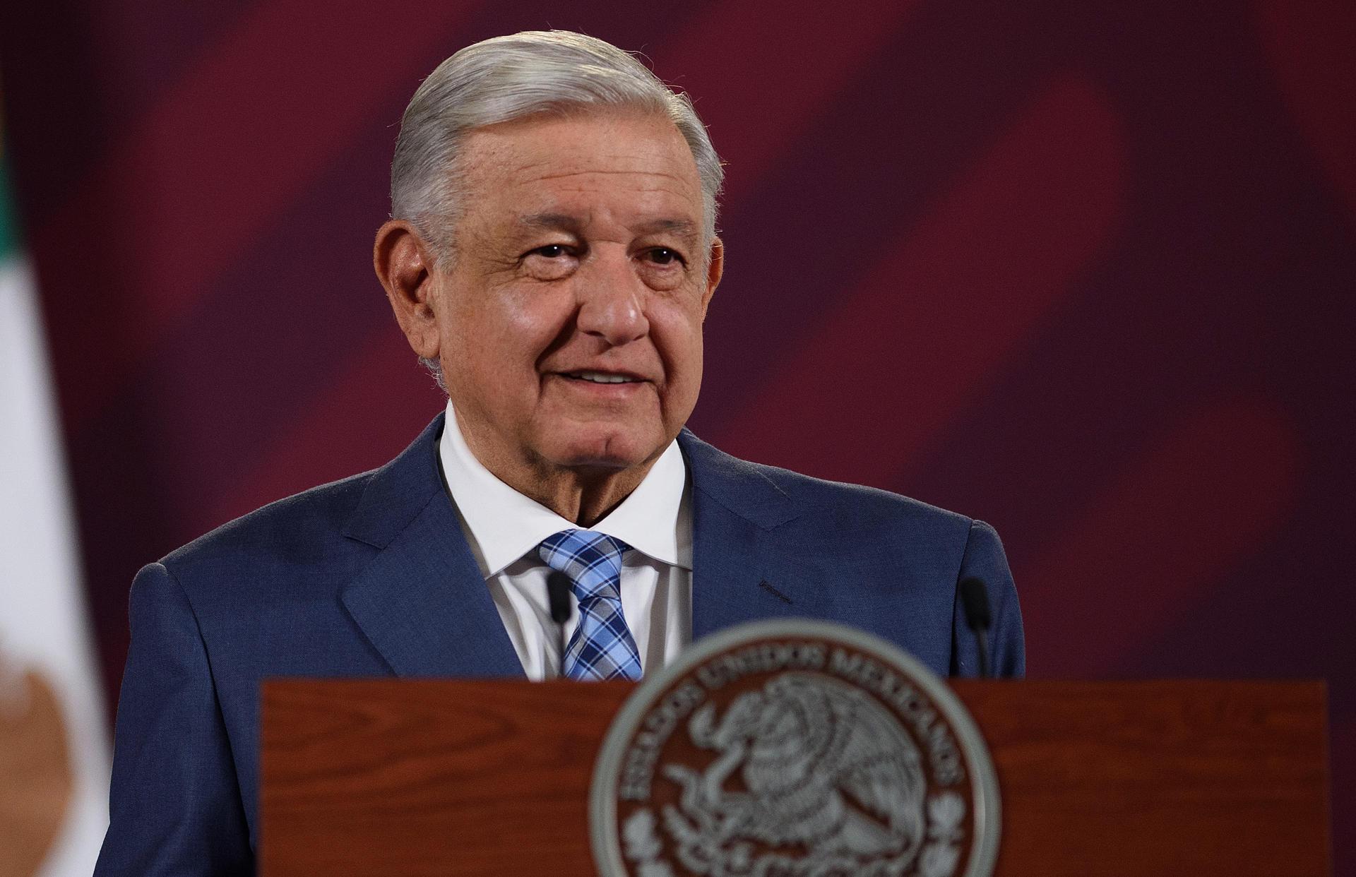 López Obrador busca que el turismo vuelva a Acapulco en diciembre tras el huracán Otis