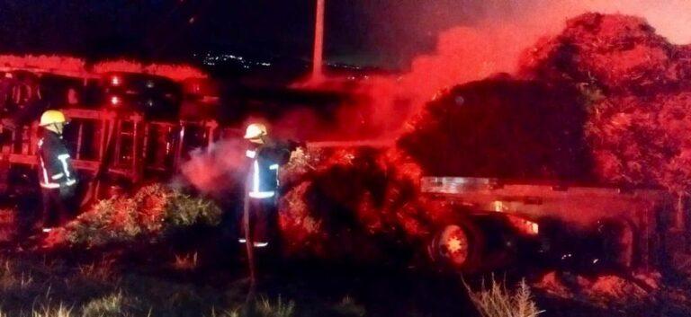 Bomberos sofocan una conflagración en la autopista Arco Norte, hay un muerto