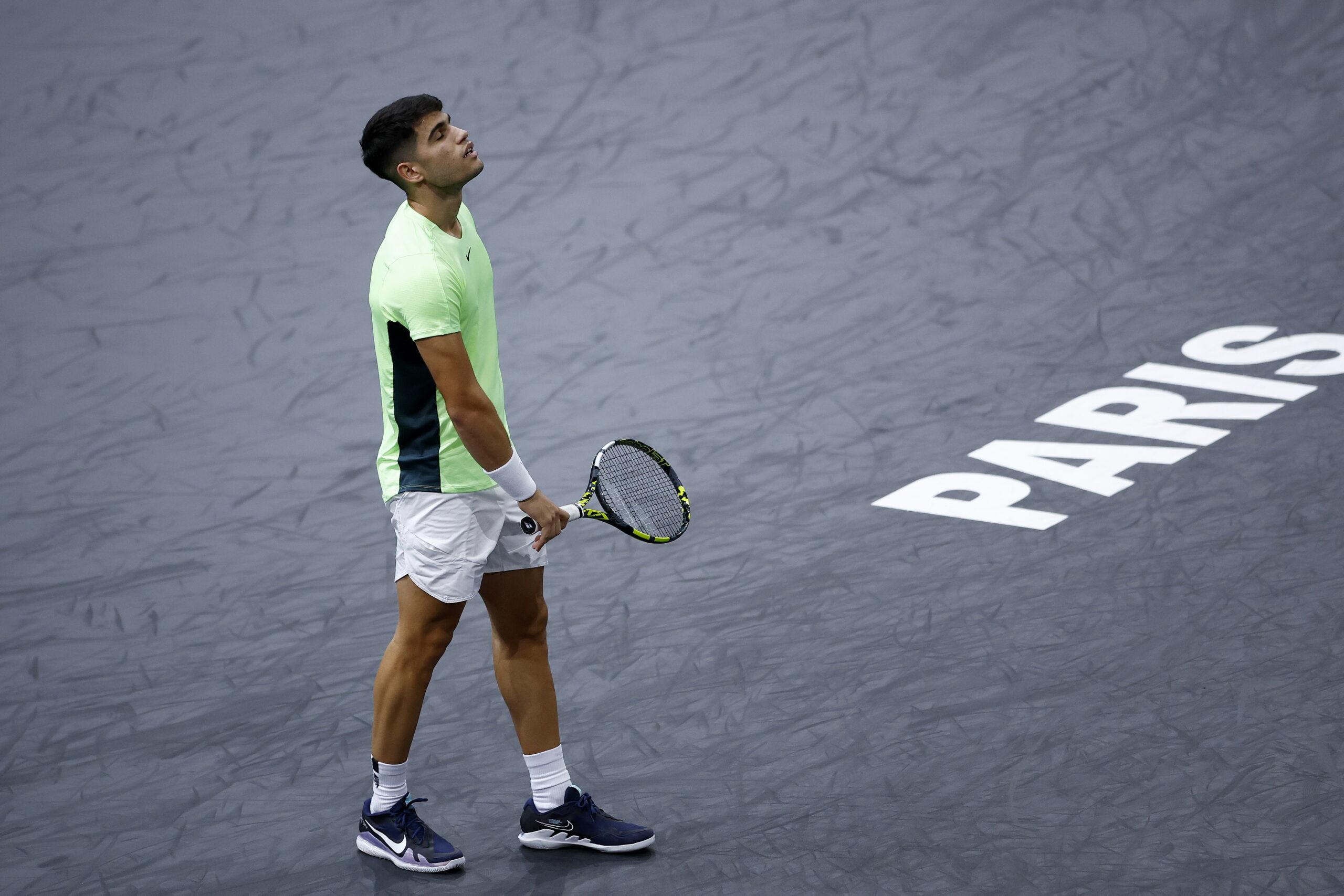 Alcaraz cae en su primer asalto de París ante el ruso Safiullin