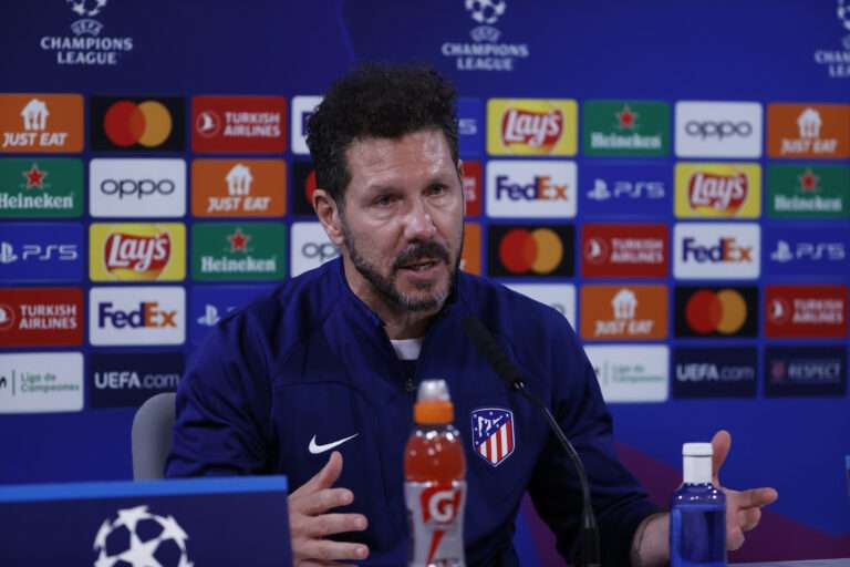 Simeone: “Los jugadores no están mirando todo el día al entrenador qué hacer” Simeone: “Los jugadores no están mirando todo el día al entrenador qué hacer”