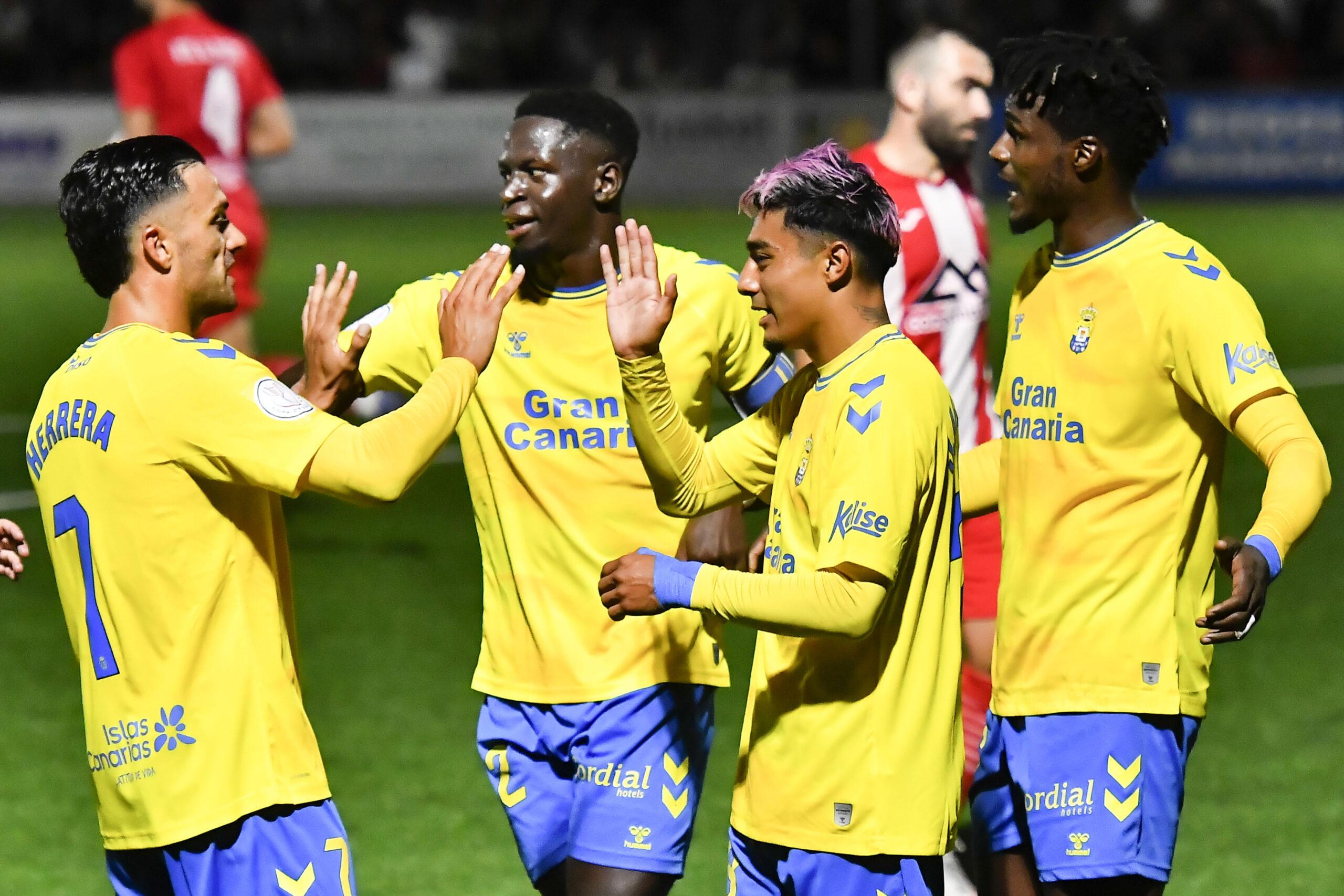 Un golazo del mexicano Araujo encarrila el triunfo de Las Palmas en Copa del Rey 