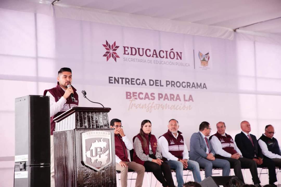 Entregan cuarto pago de beca para la transformación