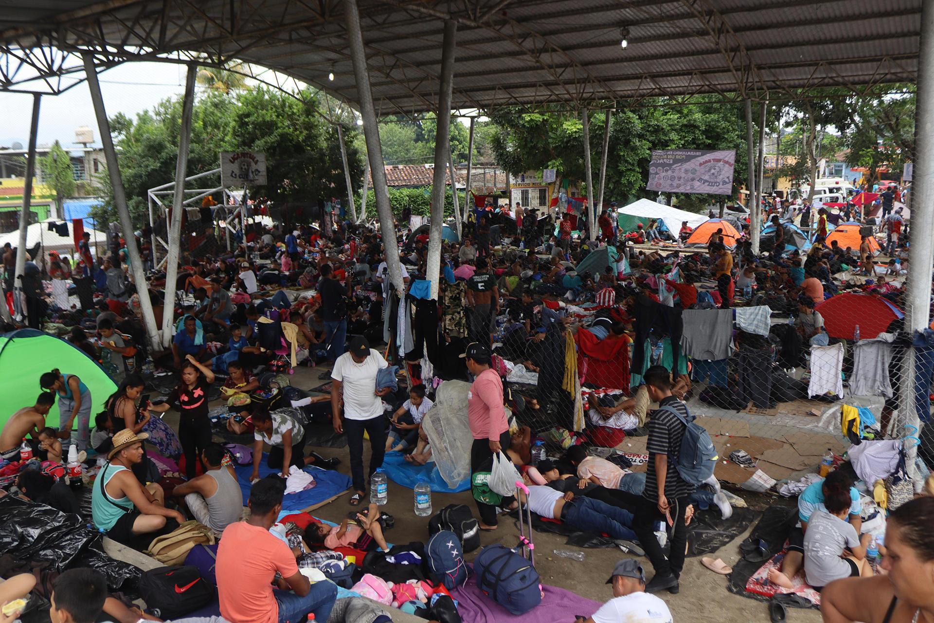 La caravana migrante protesta en el sur de México por los fallecidos