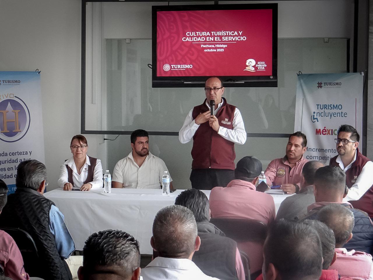 Capacitan a taxistas en cultura turística 