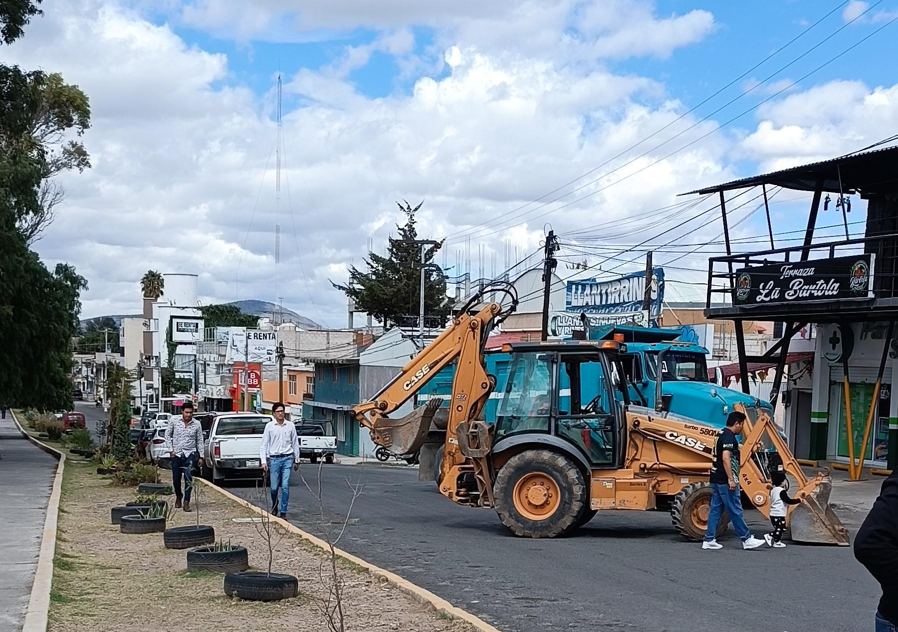 Inician rehabilitación de la avenida Huichapan