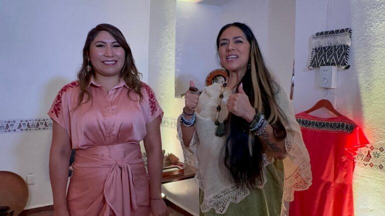 Lila Downs inaugura tienda de artesanías “Las manos del Valle”