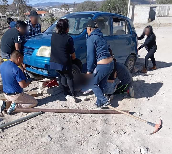 Tragedia en Azoyatla, un hombre muere aplastado por vehículo