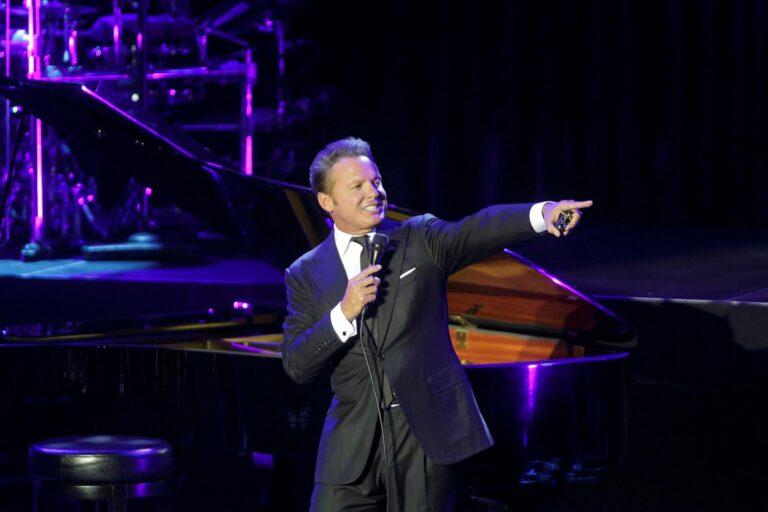 Luis Miguel pospone conciertos de fin de año en Acapulco tras el huracán Otis Luis Miguel pospone conciertos de fin de año en Acapulco tras el huracán Otis