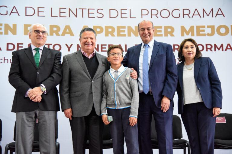 Entrega Gobierno de Hidalgo lentes a estudiantes de nivel básico Entrega Gobierno de Hidalgo lentes a estudiantes de nivel básico