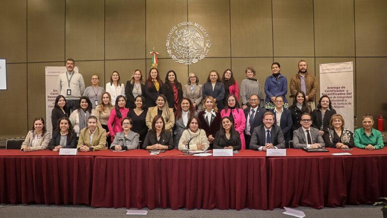Garantizar a las mujeres una vida libre de violencia, prioridad nacional Garantizar a las mujeres una vida libre de violencia, prioridad nacional