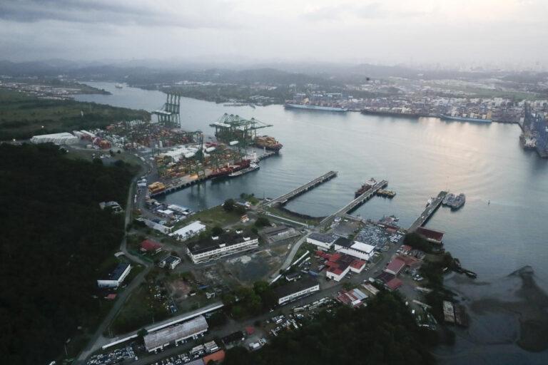El canal de Panamá elevará a 24 los tránsitos diarios desde enero en medio de la sequía