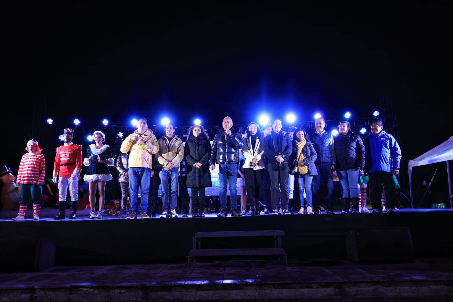 Realizan en Pachuca encendido de Plaza Independencia