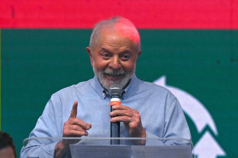 Lula visita a un grupo de repatriados desde Gaza y les garantiza apoyo en Brasil Lula visita a un grupo de repatriados desde Gaza y les garantiza apoyo en Brasil